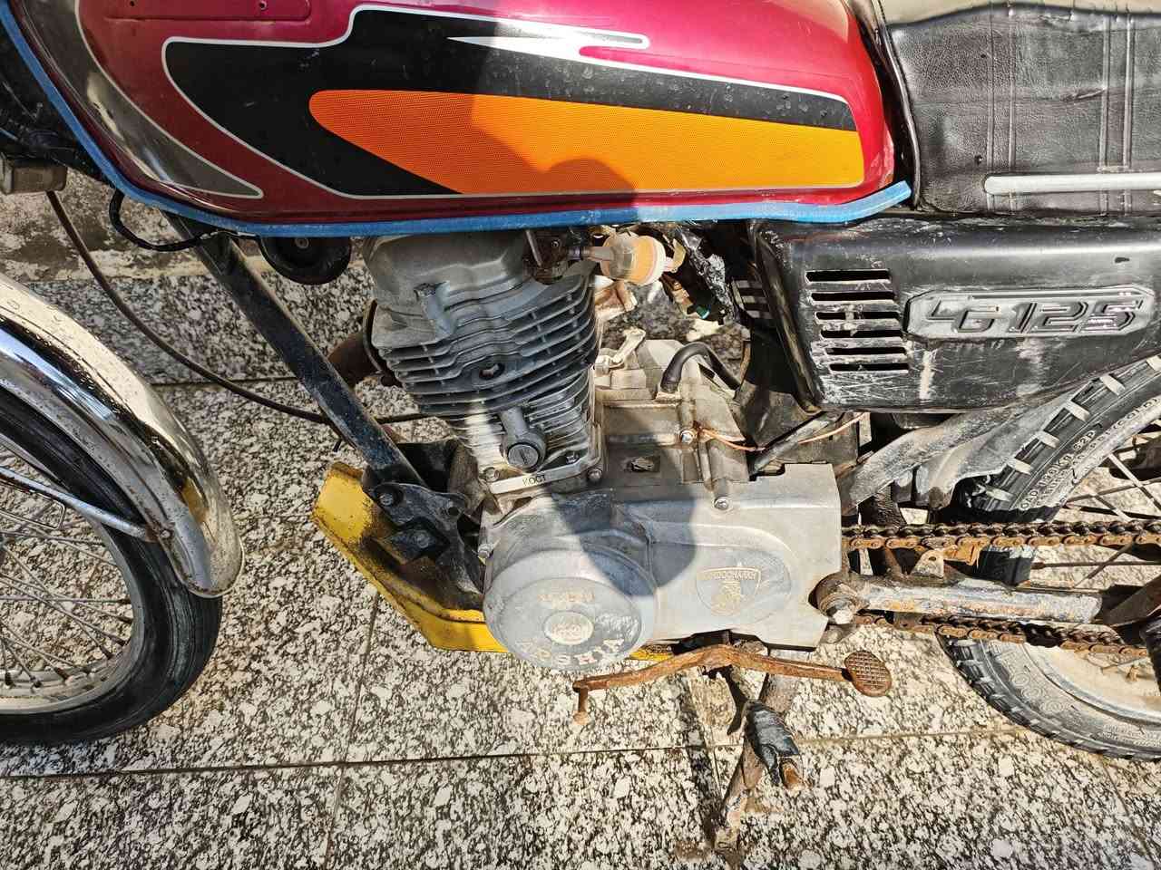 اسلام عليكم شباب دراجه للبيع مفتوحه بس بوشه اوراقه كامله السعر 550 وبيه مجال قليل  مكاني سوق الشيوخ المو شراي لا يدخل رقمي ***********
