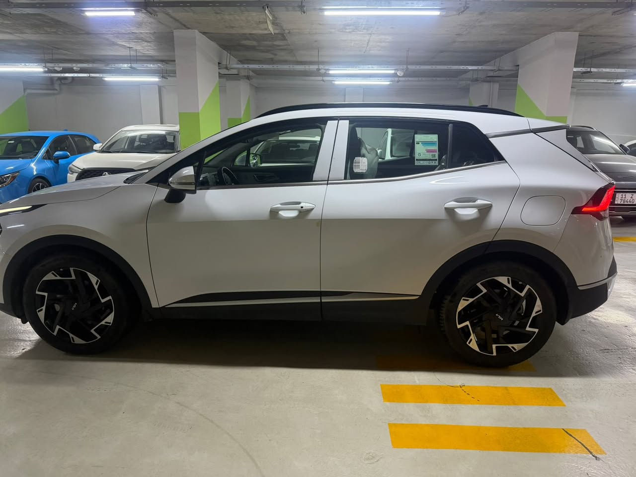 السلام عليكم 
سبورتج 2024
ماشية 15 كم 
شركة نيم رقم اربيل 
مكفولة من كل شي 
مواصفات بنوراما 
بصمه 
شاشة كبيرة 
كشن تدفئة 
تحكمات 
قطعتين تبريد 
استيرن تدفئه 
محرك 2000
ضمان شركة 
السعر 23500 وبيه مجال 
مكان السيارة بغداد الكرخ 
وكاله تحويل كل شي موجود 
***********
