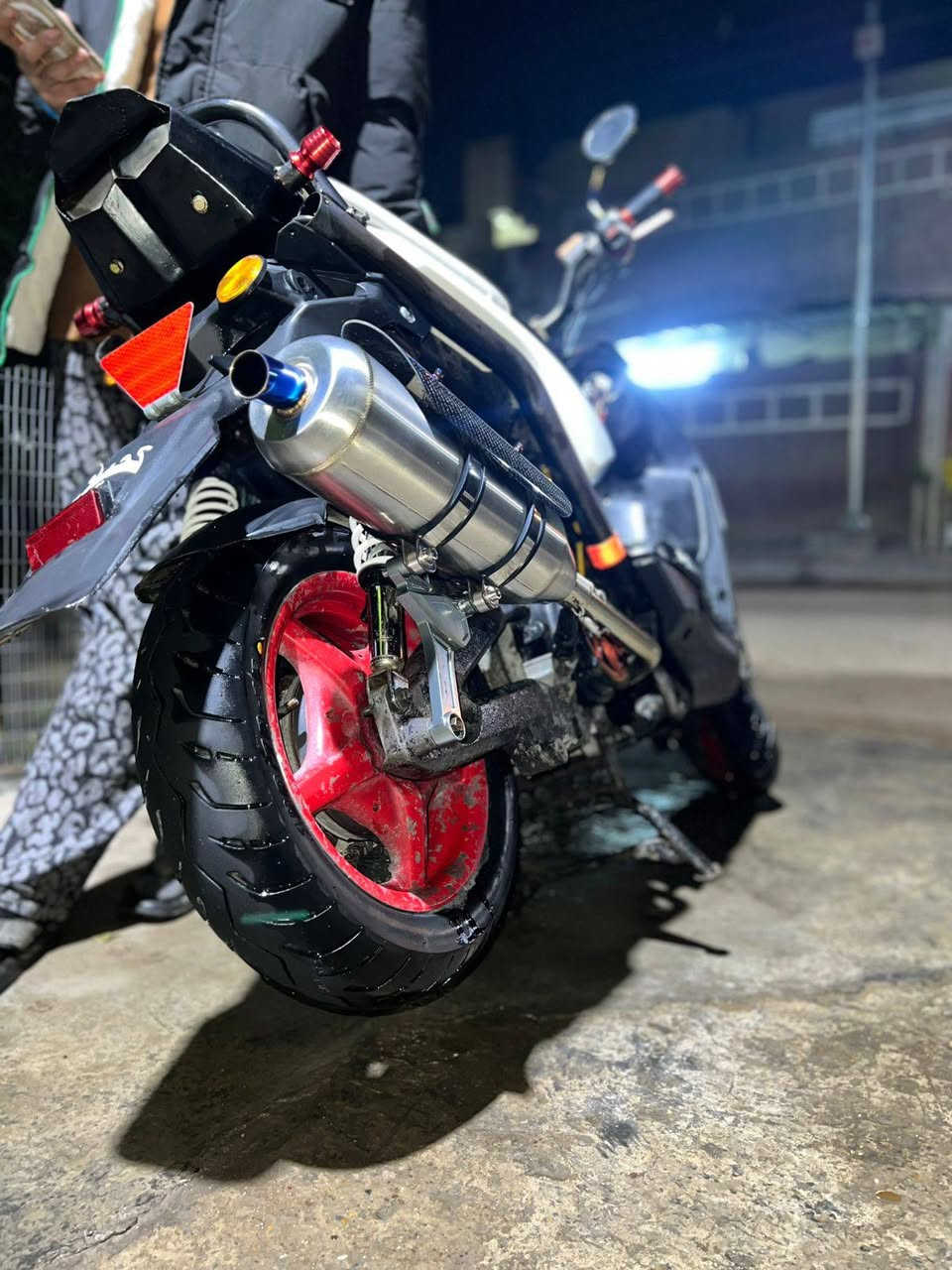 السلام عليكم سكنس جبلي للبيع كهربائيات شغالة البريكات والدشبول كلة شغال شلعة ومعدل بيهة كلجات رياضي وبكلايت r6وستيرن ويدات بريك مكاني بغداد الشعب السعر ١١٠٠ وبيهة مجال (الصالنصة مو وياهة انطيك البلادية) ***********
