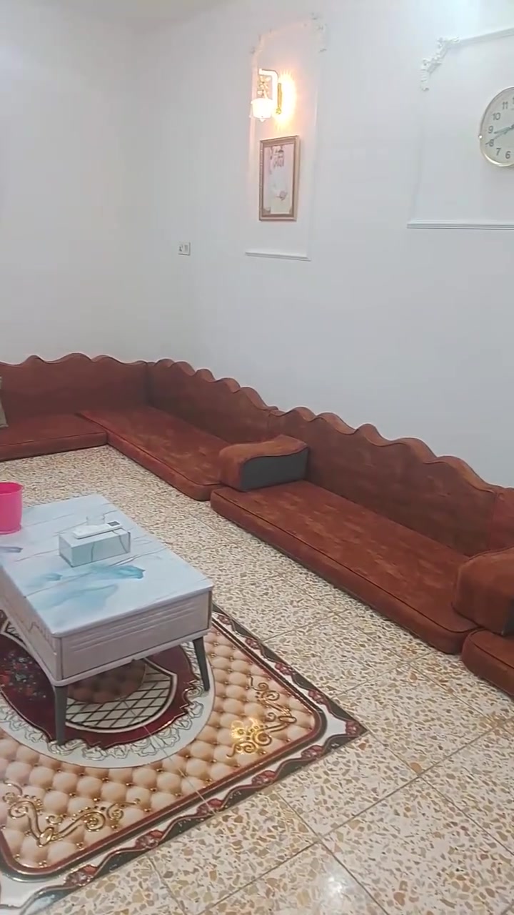 السلام عليكم
ديوان جلسه عربيه وجهين وجه رصاصي والوجه الثاني جوزي فاتح السمك 10سم تسكام درجه اولى نظيف جدا 
طول الجلسه 17م السعر 600. ألف مع مجال بسيط.
العنوان كربلاء حي الغدير قرب اسواق الكفيل 
هاتف *********** 

#الجميع
