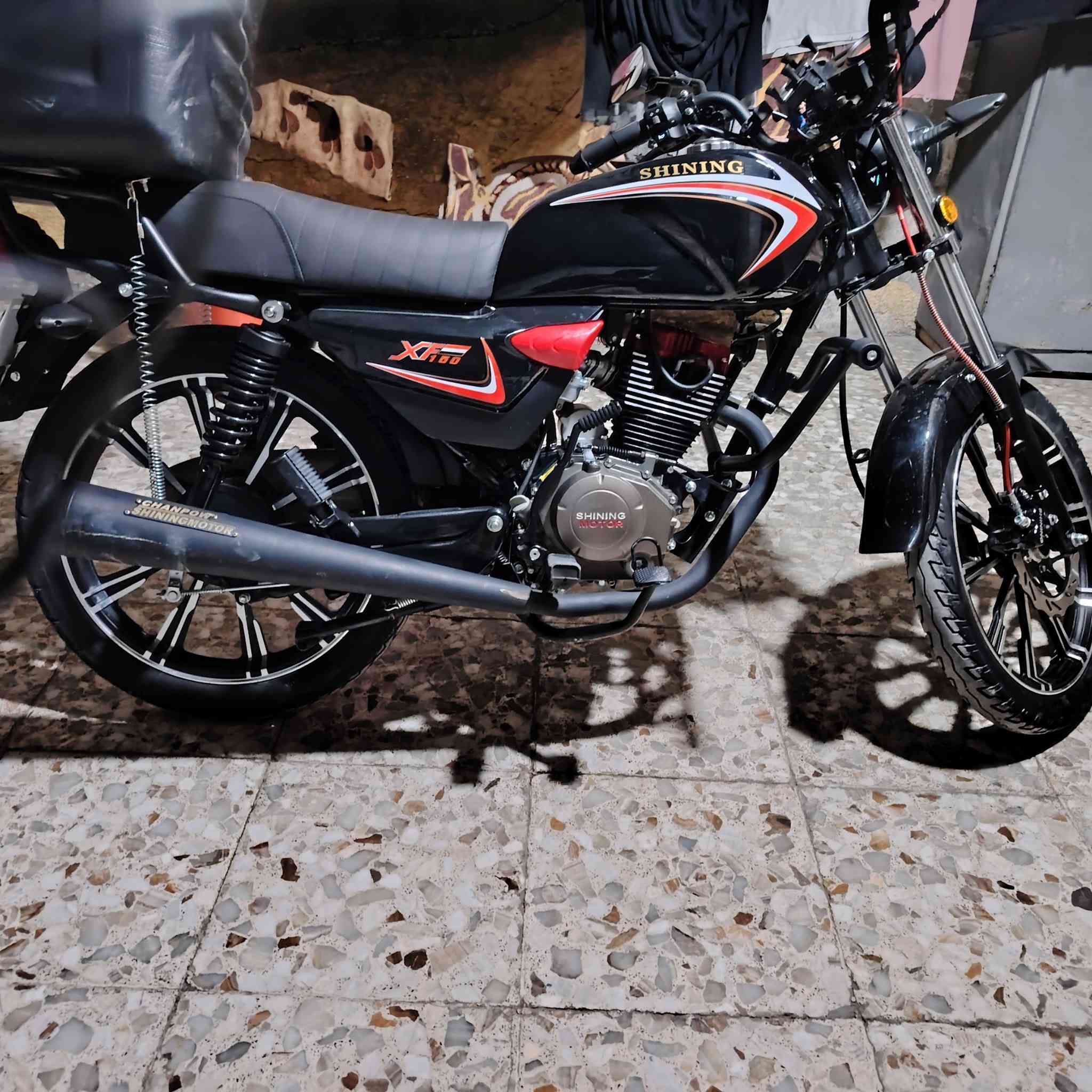 السلام عليكم
دراجه شاينك للبيع
موديل 2025 ماشيه 2000  اخت الزيرو اي نقص مابيها مرقمه بغداد انكليزي تحويل شوكت متريد
الدراجه باسم صاحبي اخذتها منه قبل شهر  بعدني ممحولها باسمي 
والسنويه يمي وموجود اخذك إله وتتفق وياه قبل لتنطيني اي شي اكفلها الك من التاير للتاير مكينه وكهربائيات
بيها بس الستيرن بيه عواج كلش خفيف ممأثر على أي شيء اتعاجز اروح اسويه والجاملغ الأمامي بيه فطر خفيف هاي للامانه حجيتهن حته من تجي كلشي كبالك
مكاني مدينة الصدر قطاع ٣٥
رقمي *********** متواجد واتساب واتصال فقط ماسنجر حاذفه
