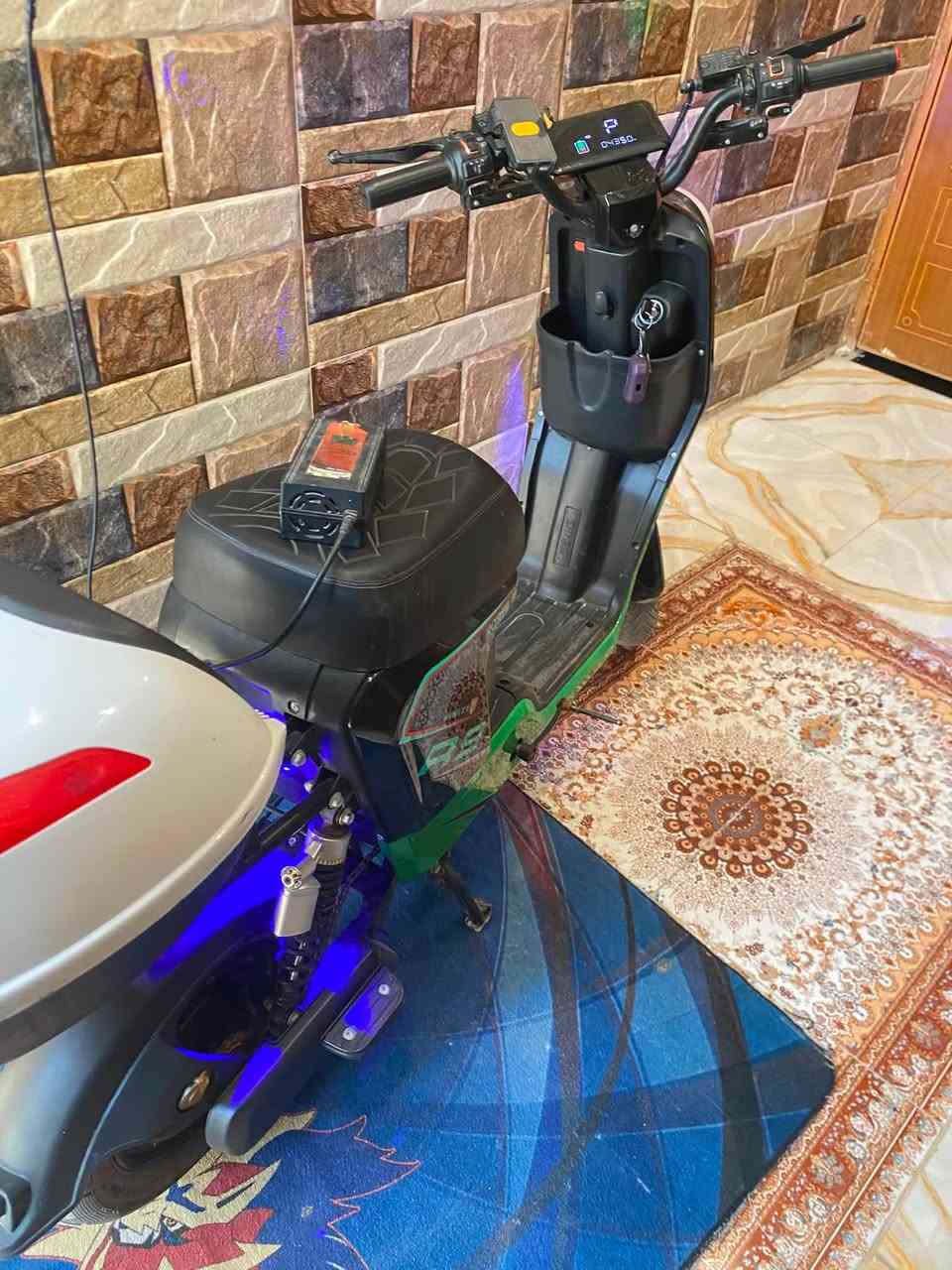سلام عليكم دراجهR9 نضيفه جداً كلشي شغال جاهزه 5بطاريات اربع نمر لايت زنون ستخدام شخصي سعر500وبيه مجال بسيط جداً العنوان بصره ابو الخصيب الاستفسار ***********بيع او مراوس ماكس او فراشه
