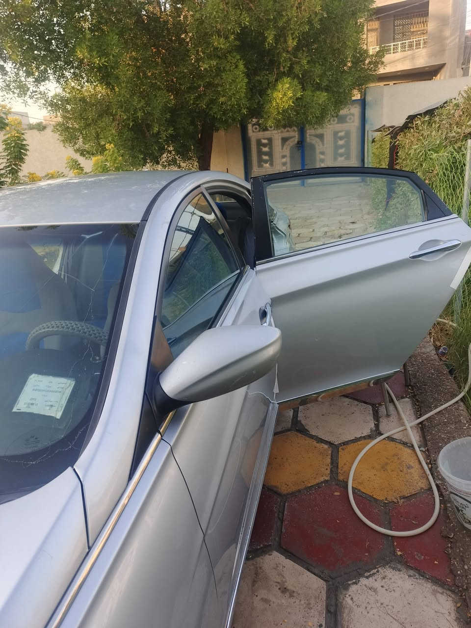 السلام عليكم سياره سوناتا 2012 ورده امريكي رقم بابل باسمي قطعتين بيها للبيع ***********
