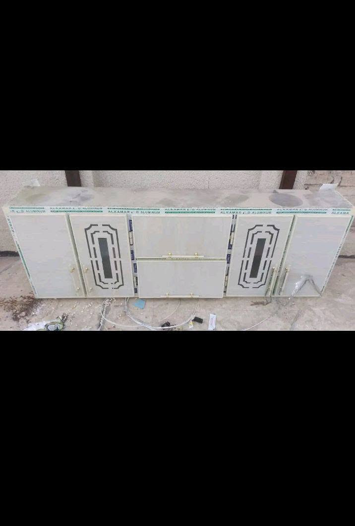 كاونتر اخو الجديد استعمال قليل بس متروك صار شهرين وبي تراب 

سنك مترين والكاونتر والملحق مترين ونص 
أخذته 550 اريده 350 

عنوان بغداد  حي القاهره 
اذا ماكو ع الفيس. 

 الاتصال 
***********
