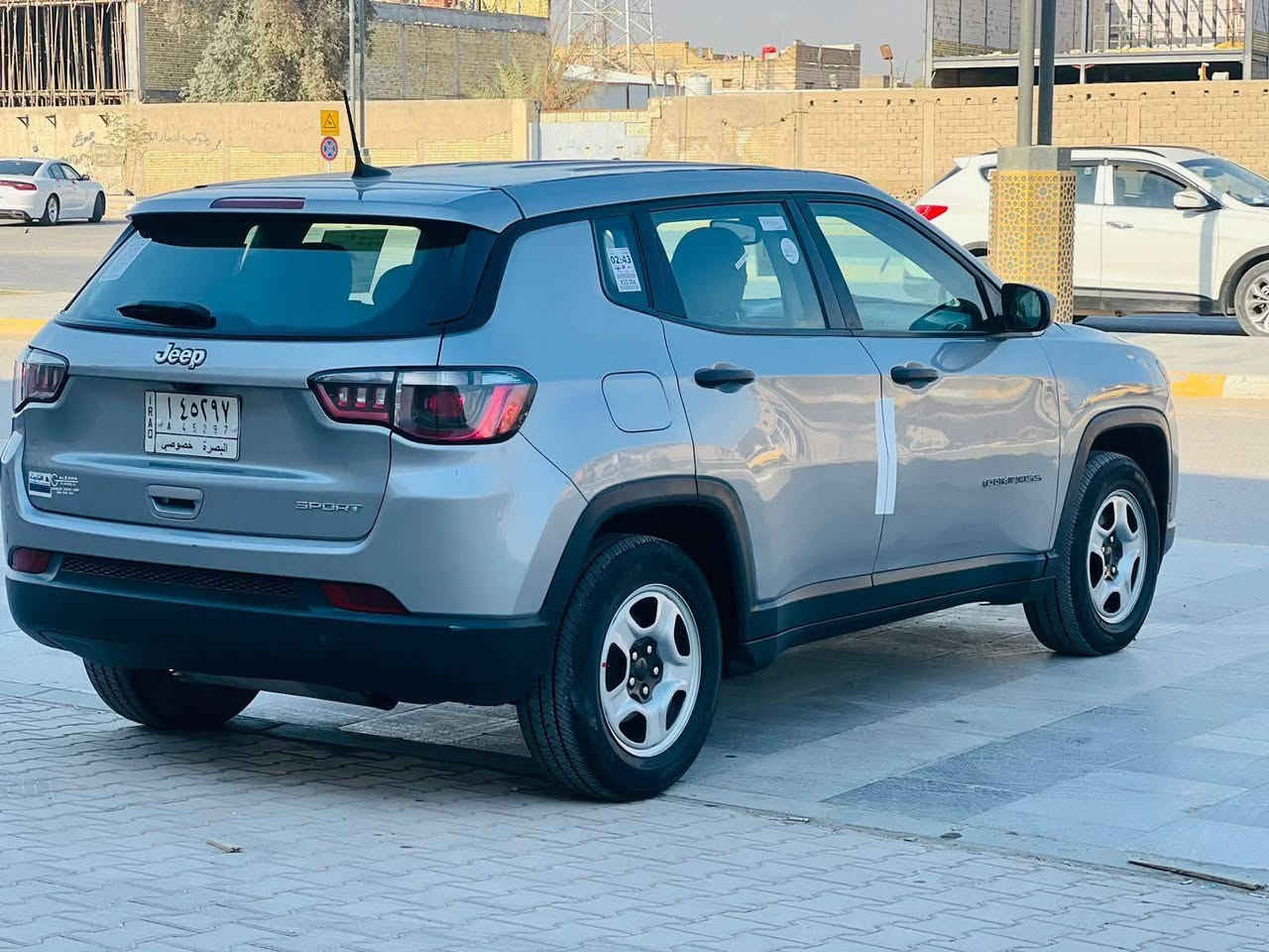 . السلام عليكم سياره جيب كومباس أمريكيه للبيع موديل 2021 رقم بصره حره تحويل مشروع وطني السياره مكفوله من الضربه والصبغ والتبديل والفتح علما بأن السياره تقرير مواصفات السياره بصمه محرك 2400 سايد بريك بصمه تبريد قطعتين تحكمات فول شاشه كبيرة كاميرا دواره تخم تاير حداديه ماشيه 70 الف سياره جديدة بمعنى الكلمة وجاهزه من كلشي استخدام شخصي السعر 138 وبيها مجال بسيط للشراي مكان السياره ناصريه الشموخ للإستفسار   ***********
