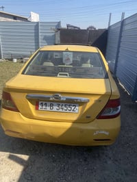 بيوايدي إف ٣سياره. موديل ٢٠١١ بلاديه بس بيها صبغ نص الباب الوره السايق...