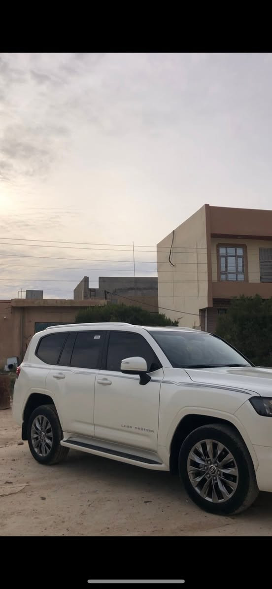 سلام عليكم
تيوتا GXR 2023 يابان ساز باب اول 

السياره فول 1/1

سلايت روف طكتين 

6 بصمات

دخول ذكي

صندوق كهربأي 

شاشه كبيره 9 انج اندرويد اوتو + ابل كاربلاي 

كامره رجوع + حساسات اماميه وخلفيه 

كشنات جلد 

اشاير بل مري 

مري شفط + تدفأه

كشنات بحركه كهربأيه اماميه 

شاشات خلفيه 

4 قطع تبريد دجتال كل راكب يتحكم 

7 راكب 

كشافات ضباب 

شباك امامي كروم 

 فور ويل 

ويل  18 انج المنيوم 

دواسات جانبيه كروم

ليد نهاري DRL + زينون 

مثبت سرعه رادار 

مانع تصادم 

تدفأه +تبريد بل مقاعد الاماميه 

TRC+VSCمانع انزلاق +ABS •

كاميرا 360 درجه - 4 كاميرا محيطه 

هاند بريك بصمه 

السياره مغلفين كشناتها وكاعياتها شامو 

مكينه كفاله

كير كفاله 

السياره بدون ضرر شرط الفحص🔦

مكينه 6 سلندر 4.0 بنزين VVT_i

كير 6 سرعات 

كروز سرعه

ثلاجه 

زراكات مال لايتات

السياره بلاديه ومالت طبيب يعني كلشي علا البلاد 

ممشا السياره 70 الف 

تحكم التبريد شاشه 

رقم اربيل بأسمي شرط التحويل 

للتفاوض ***********

حياكم الله
