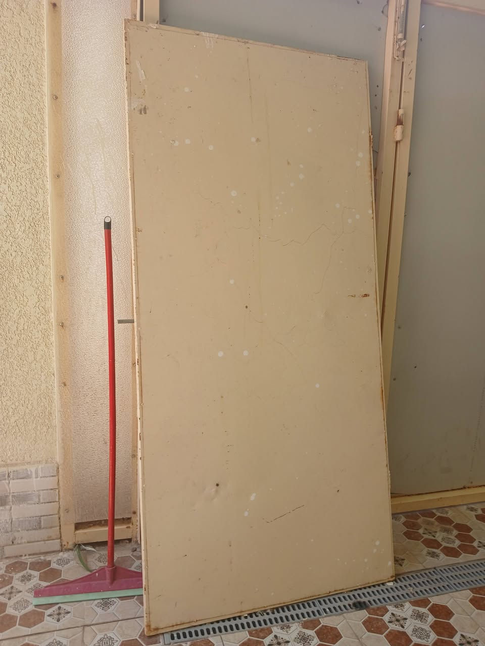 باب بيتونة للبيع باب ما بي شي باب نزكام حديد ثكيل كلش الشراي ركز بالمنشور بالسعر والسعر ٥٥ الف يا بلاش الرقم ***********
