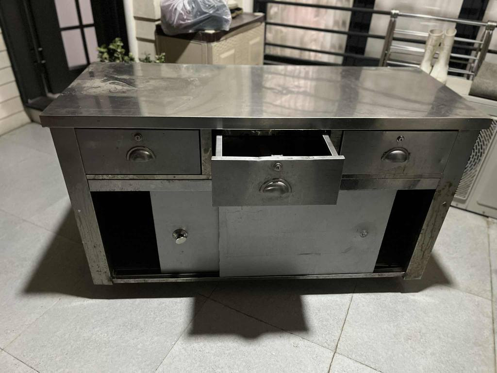 سڵاوی خواتان ڵێبێ   ئەم مێزی دوکانەمان هەیە بۆ فرۆشتن بۆ قەسابی دەبێ شوێن سلیمانی
*********** السليمانية, العراق
