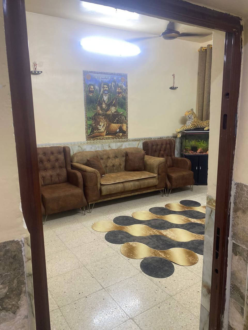 للبيع دار مساحه ٨٠ متر طابو زراعي سند ٢٥ منطقة البلديات ضياء الحلفي خلف شارع المصرف الدار واجهه خمسه متر السعر ١١٠ مليون للإستفسار مع رقم مكتب المستقبل ***********خلف مطعم الهلالي مطعم خلدون سابقا
