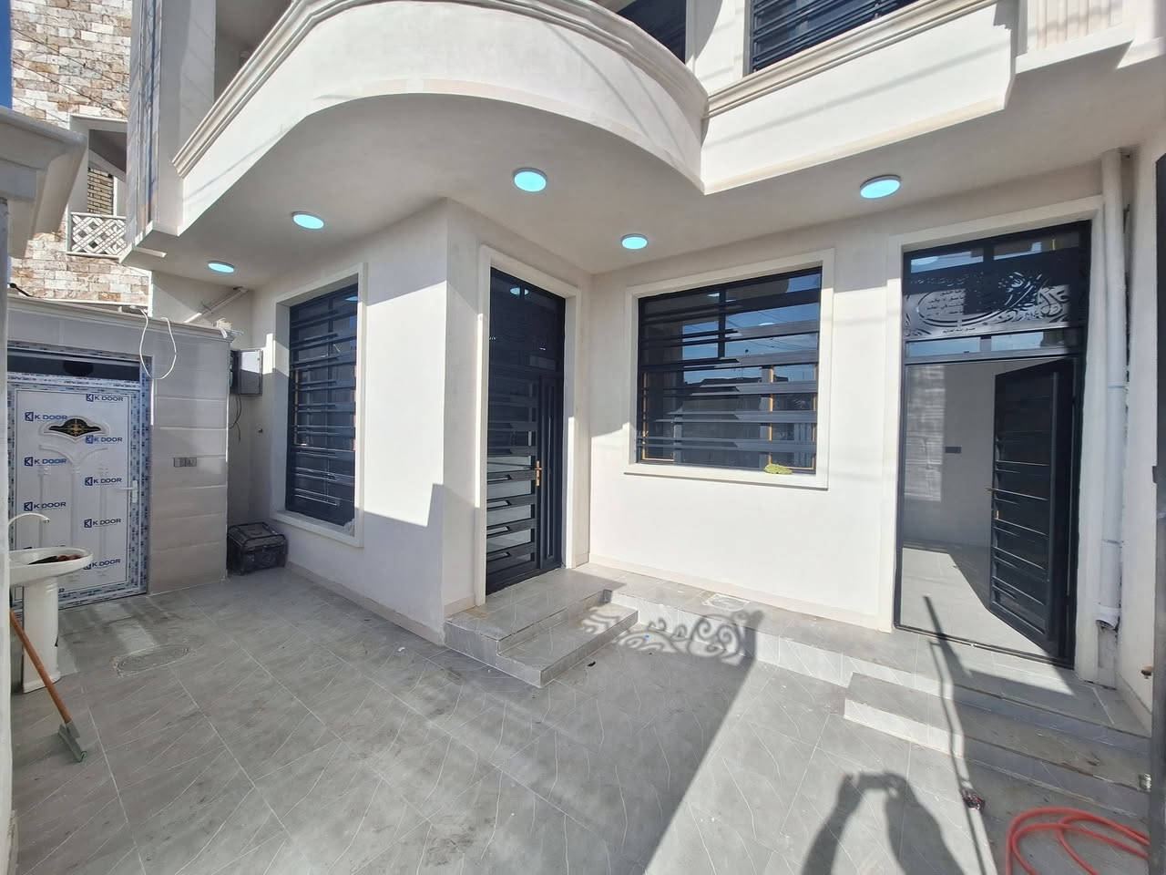 الدار للبيع في المسيب حي الزهزاء طابو صرف  مساحة الدار 175متر يحتوي على 4 غرف نوم وصالتين وثلاث حمامات وستقبال 6X4 ومطبخ السعر 197 وقابل لتفاوض للأستفسار ***********
