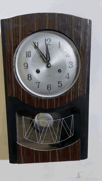 ساعة تكويك صينية استيراد الأجهزة الدقيقة بالثمانينات *********** واتساب اكو توصيل 
السعر ٥٠ الف
