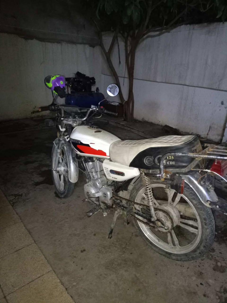 ماطور كير خمسه سلف تشغيل عن بعد كلو شغال شرط مامفتوح كهربائيات كلها شغال موديل ٢١ السعر350الف هاتف ***********  اسيا ***********العنوان حي سومر
