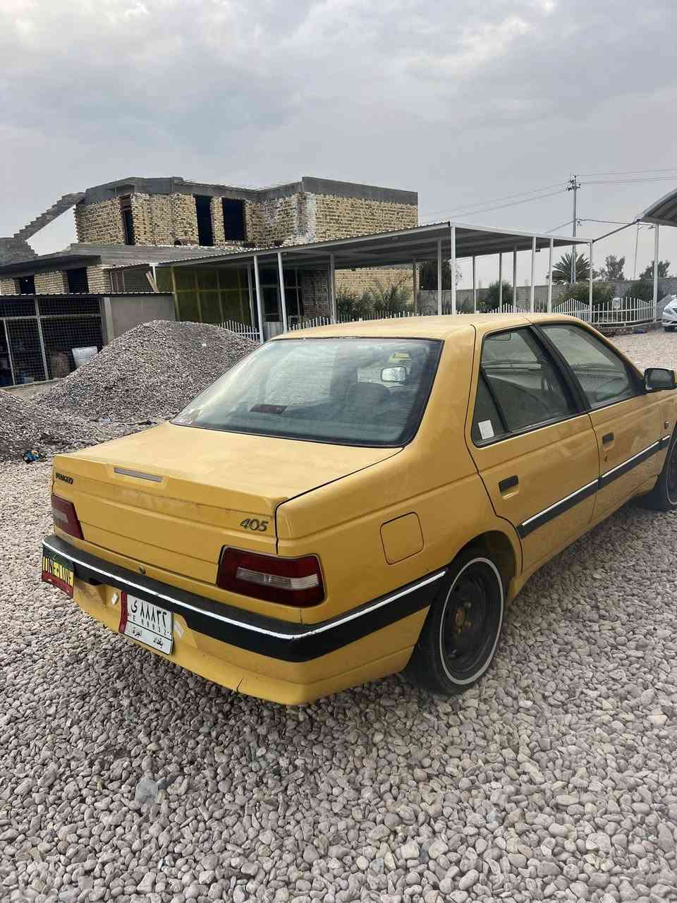 بيجو ٤٠٥
موديل ٢٠١٣
كير ومكينه نضيفات 
حداديه امامي خلفي جديد 
بدون ضربه 
صبغ فقط الدواير والدوس 
مصفره غرامه وهيئه
مكاني بابل
السعر ٣٣
***********
