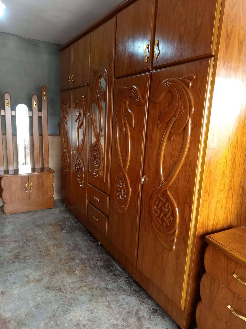 يوجد لدينا غرف نوم صاج عراقي فول نظافة العنوان قريه صدر النهر الشارع العام أي استفسار خاص او اتصال على ((((***********))
