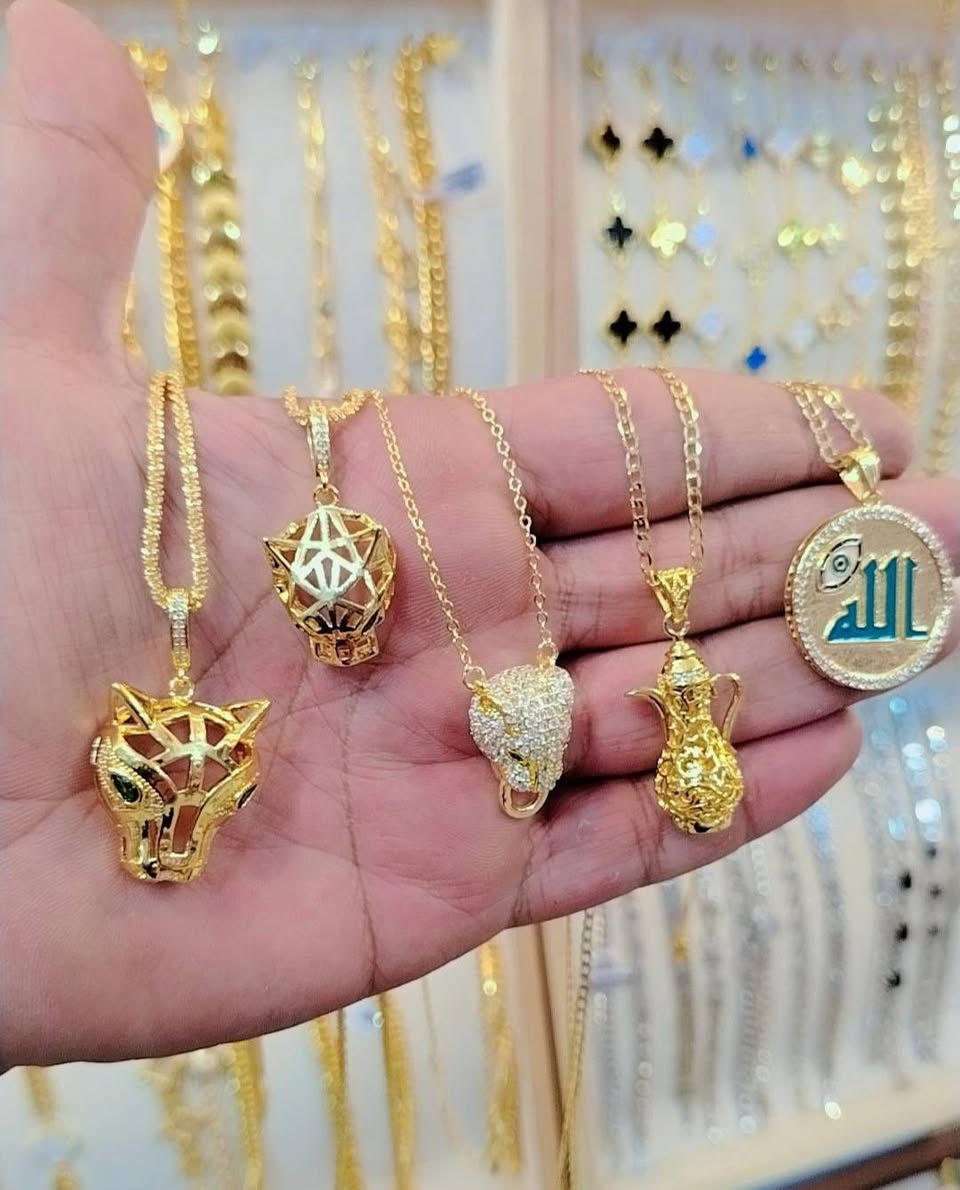 قلائد ذهب برازيلي🌹 
نزاكه فووول 😊


**إذا كنت صاحب هذا الإعلان وتريد حذفه لأي سبب، رجاءا أرسل رسالة إلى الدعم الفني**
