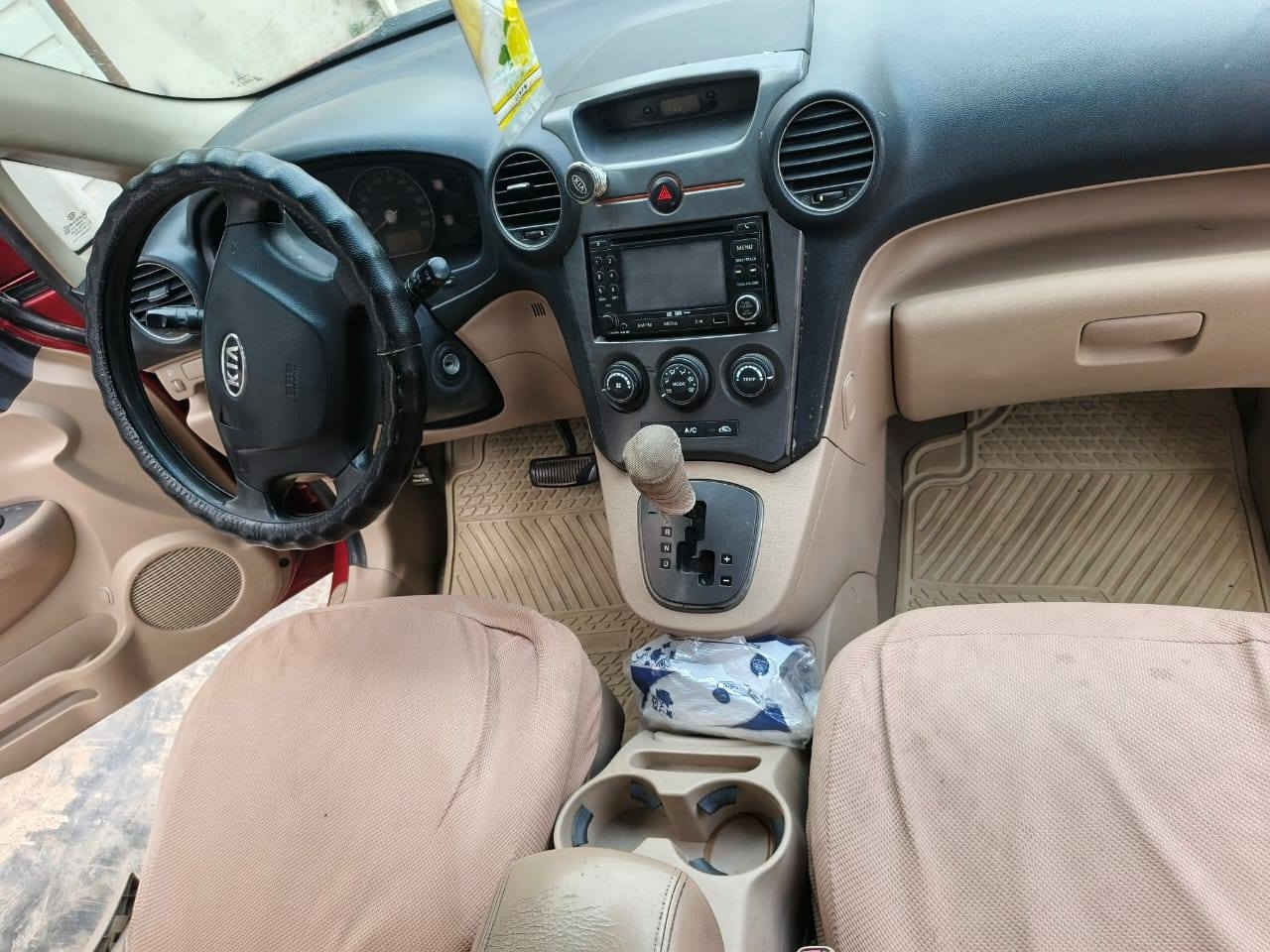 السلام عليكم
كيا كارنز موديل ٢٠٠٨ رقم بغداد خليجي ضررها فقط فقط صبغ في الدوسة الي تحت باب  السايق وطخة بسيطة في الجاملغ الخلفي الايسر كير ومحرك مكفول تبريد تدفئة شغال تحويل مباشر ٧ راكب 
السعر ٩٨ وبي مجال مكاني ديالى بعقوبة تقاطع القدس 
للاستفسار الاتصال على الرقم *********** او مراسلة الصفحة
