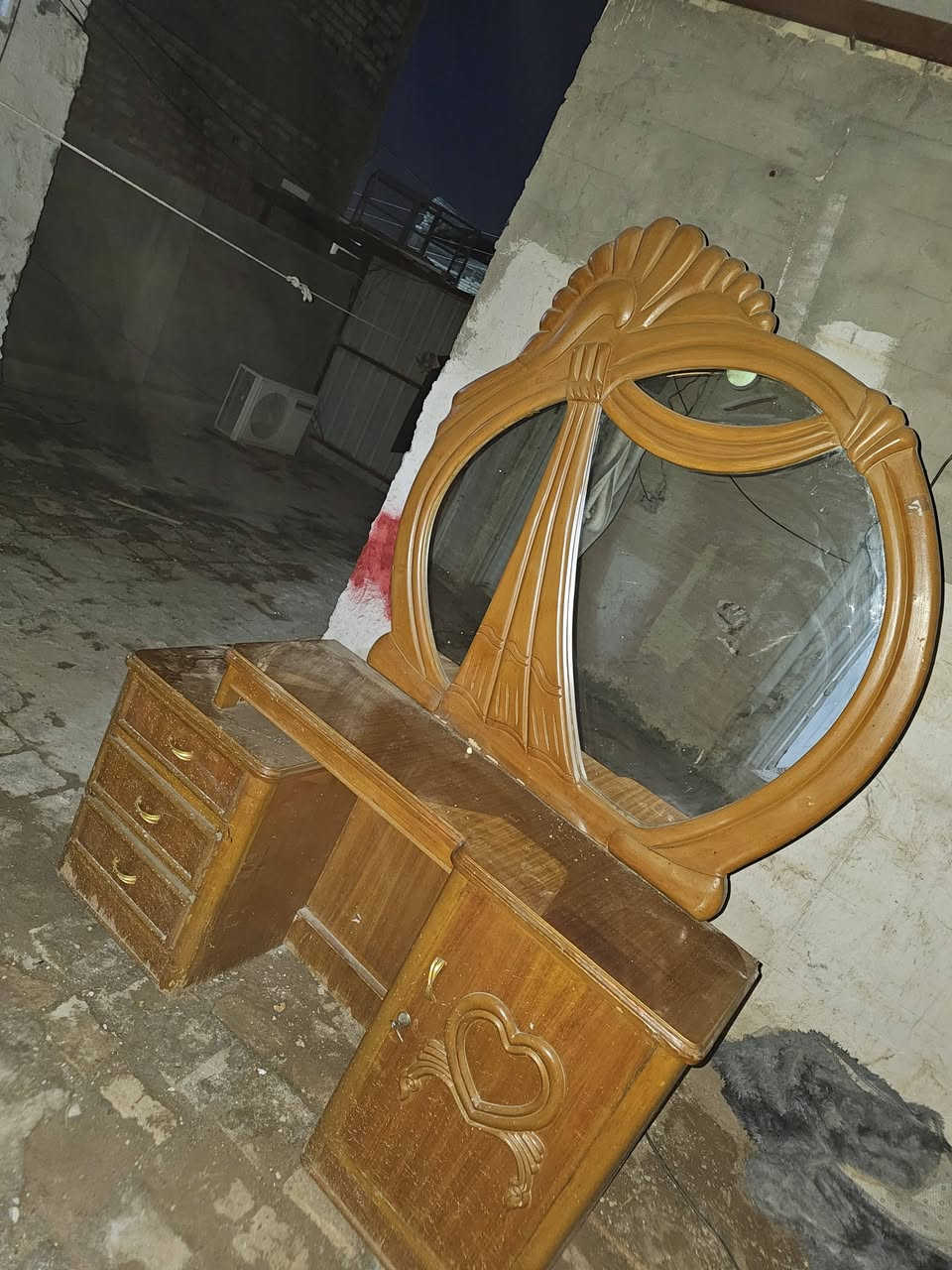 السلام عليكم للبيع بسعر مناسب
كنتور صاج عمل يدوي نظيف جدا وموجودة الاقفالة وياة بسعر ٧٥ الف بي فقط ملاحظة بسيطة 

ميز تواليت للبيع بسعر ١٥ الف يحتاجلة شوية ترتيب وصبغ يرجع جديد 

وتتوفر ايضا كومديات للبيع سعر الواحد بخمستالاف ذني باسعار رخيصة جدا ويتوفر ايضا ميز مكتبي حديد سعرة خمستالاف 

اذا حاب تشتري راسلني خاص او تواصل 
***********
