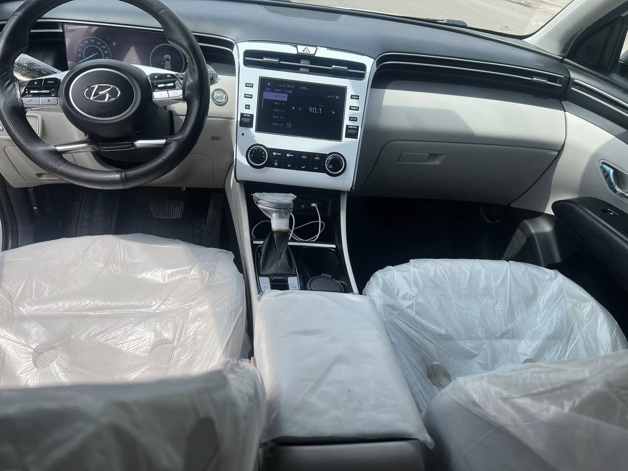 السلام عليكم
توكسان للبيع موديل 2023 خليجي 
السياره بيها بارد شبر فقط بين الجاملغ والباب الخلفي جهة السايق غير هذا الباقي كفاله سياره نضيفه 
مكاني بغداد 
السعر 205 وبيها مجال بسيط 
***********
