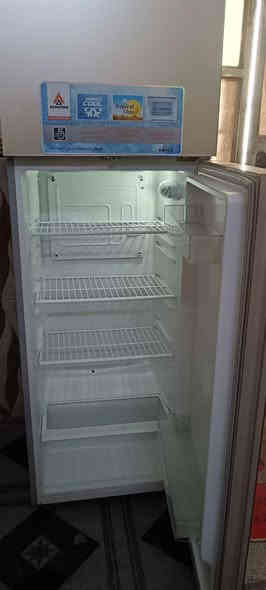 السلام عليكم للببع ثلاجه نوع الحافض كلش جديده تحميد فوول بعدهي وضع شركة ما داخله اي تصليح طولها 175 س. وعرضها 60 س سعر 175 مكاني بغداد التاجي *********** بغداد
