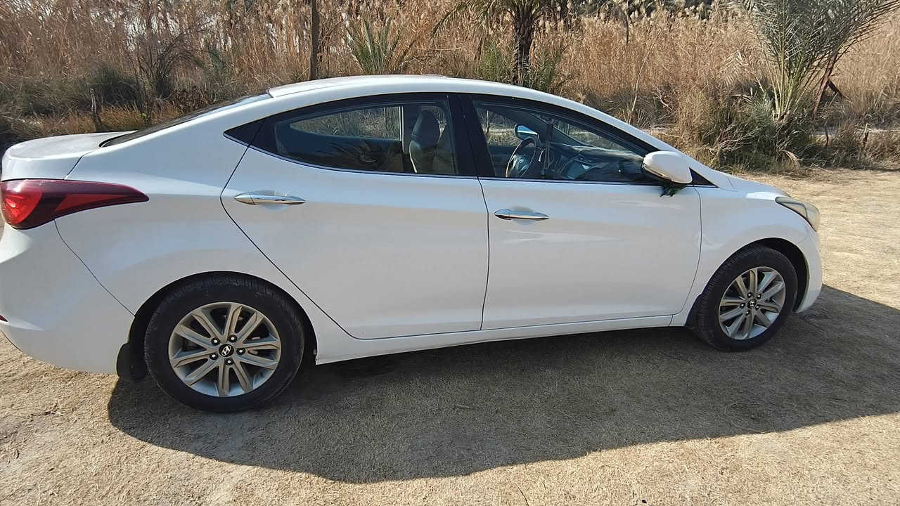 سلام عليكم حبايب
النتره ٢٠١٦ 
وارد خليجي 
بني رامه 
محرك ١٨٠٠
السياره ليره 
ماشيه 104 ألف
السياره فول محرك حداديه 
تايرات جديده  حبايب ما متواجد خاص 
الرقام 
السياره مال جناي 

***********
