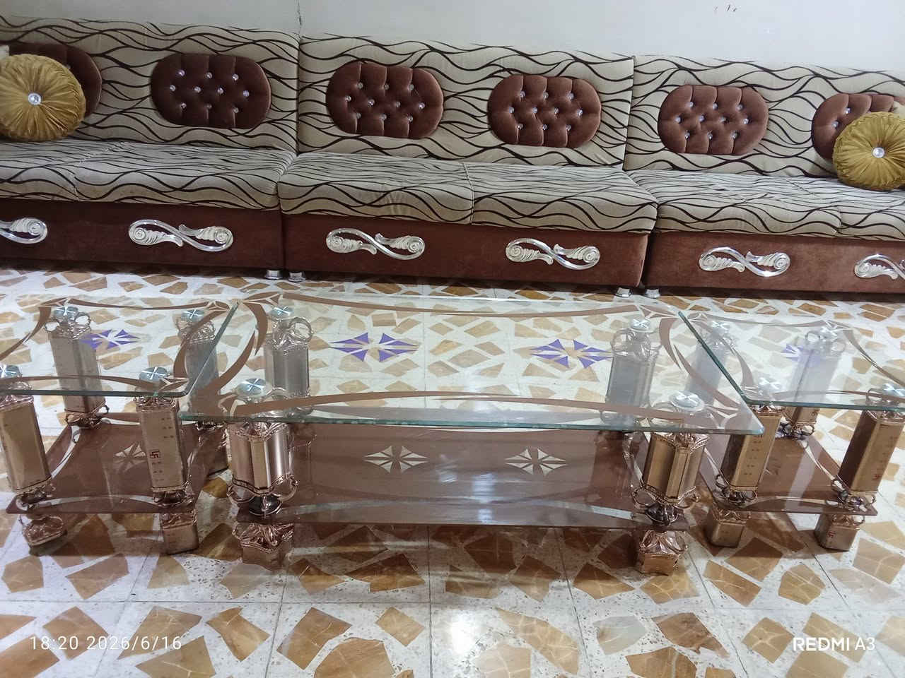 السلام عليكم 
مكتبة مستخدمة للبيع بيها عيب بسيط هذا بالصورة 
والطبلات وحدة جبيرة و4 صغار مستخدم للبيع 2 منهن فقط رجلهن مشلوعه وموجودات الرجلين بس يتشكلن يعني 
المكان نجف كوفة حي ميسان الشراي يراسل خاص للسعر وماعدنه توصيل انتوا تجون عليها


**إذا كنت صاحب هذا الإعلان وتريد حذفه لأي سبب، رجاءا أرسل رسالة إلى الدعم الفني**