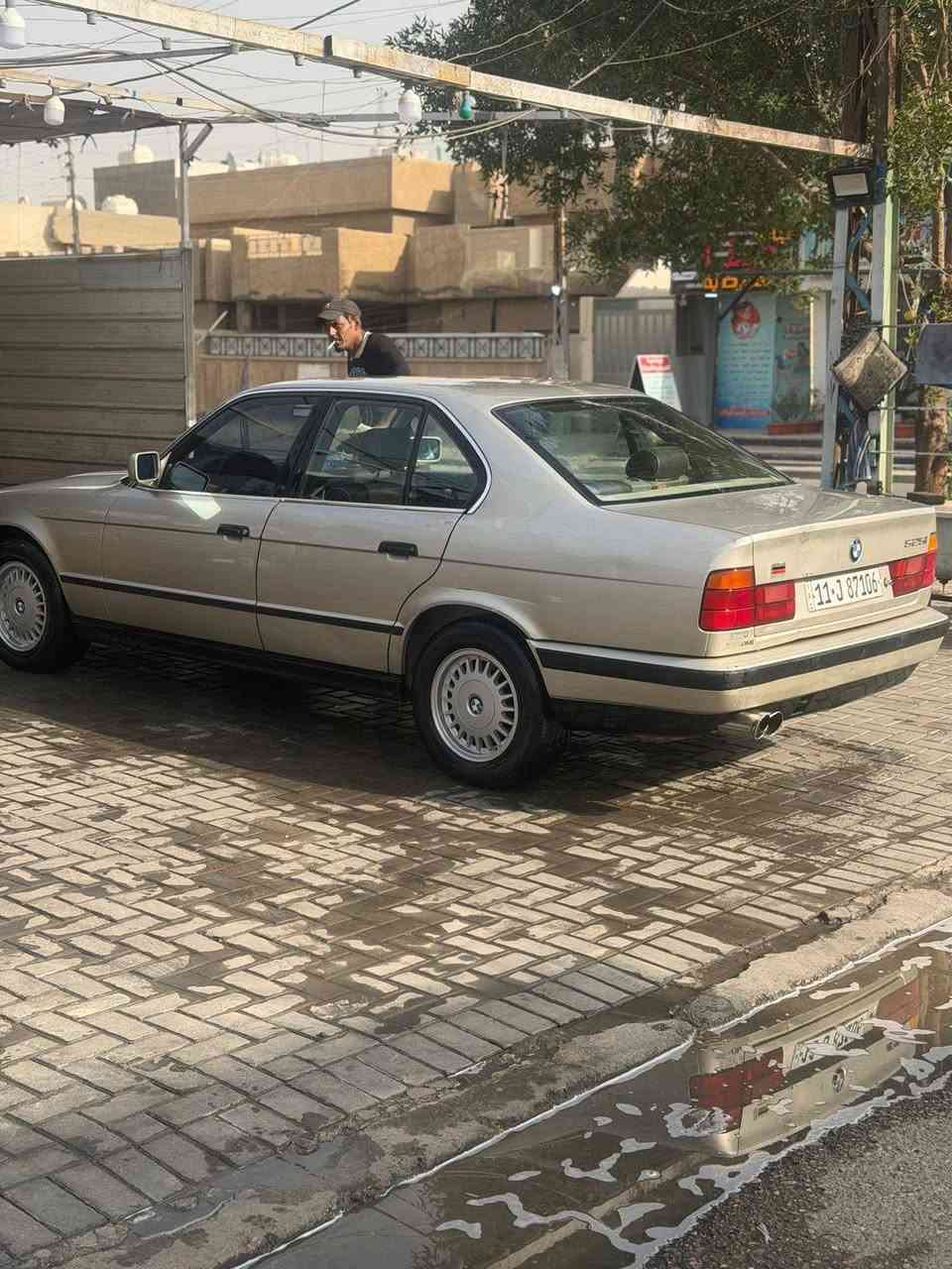 اسلام عليكم
BM موديل 90 حجم 525 مفتوح سيارة بلادية
وكلش نضيفة گير محرك جدد تبريد شغال رقم بغداد 
مكان بغداد 
***********
***********
