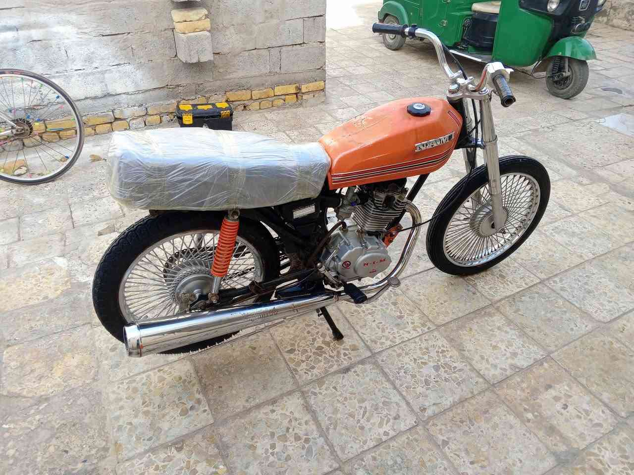 السلام عليكم
دراجه ناعمه للبيع موديل 20 اوراق اصولي شاصي مكفول محرك مفتوح تخم تاير جديد دراجه حلوة ونضيفه 
مكان ذي قار الرفاعي السعر 450وبيها مجال بسيط اتصل على ***********
