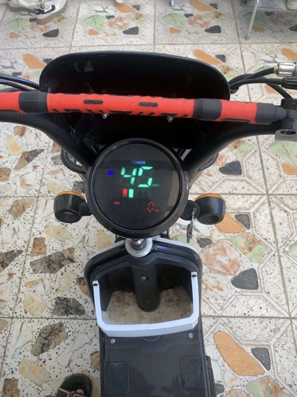 سلام عليكم دراجه شحن للبيع جديده اي عطل مابيها 3 سرعات سعر (350) مكاني بغداد الحسينيه ***********
