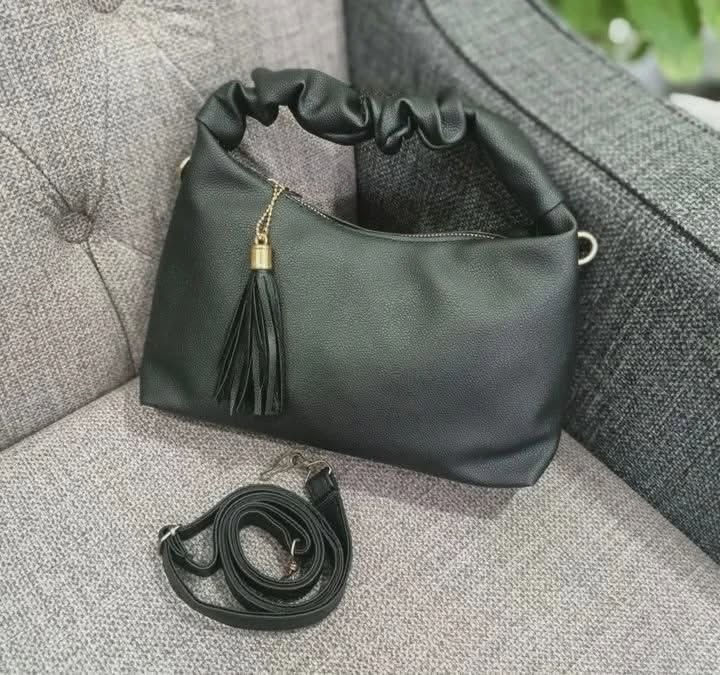 حقيبة جلد طري حجم وسط🎀🩷
تحتوي على سير ✨

لون اسود وبيجي🖤🌼

سعر 5 آلاف 

متوفر خدمة توصيل لكل المحافظات


**إذا كنت صاحب هذا الإعلان وتريد حذفه لأي سبب، رجاءا أرسل رسالة إلى الدعم الفني**