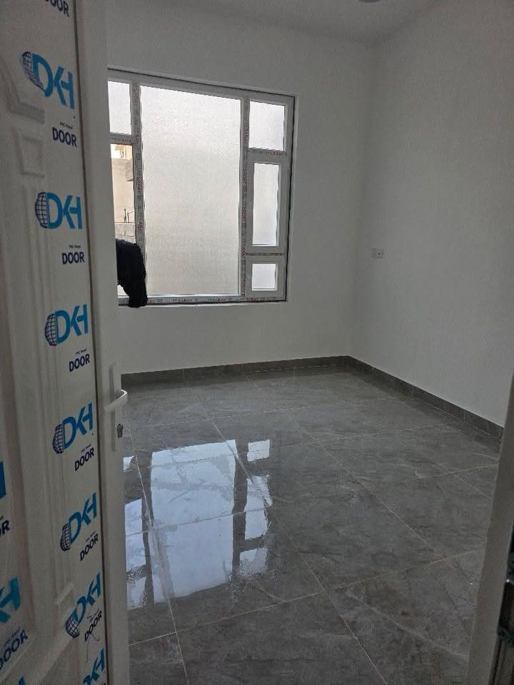 شقة للأيجار في شفتة
تتكون من استقبال ومطبخ وصالة وغرفتين نوم 
بناء حديث ، خدمات كاملة ، تصميم عصري 
موقع :- شفتة / شارع المفوضية 
للاستفسار الاتصال ع رقم ***********
