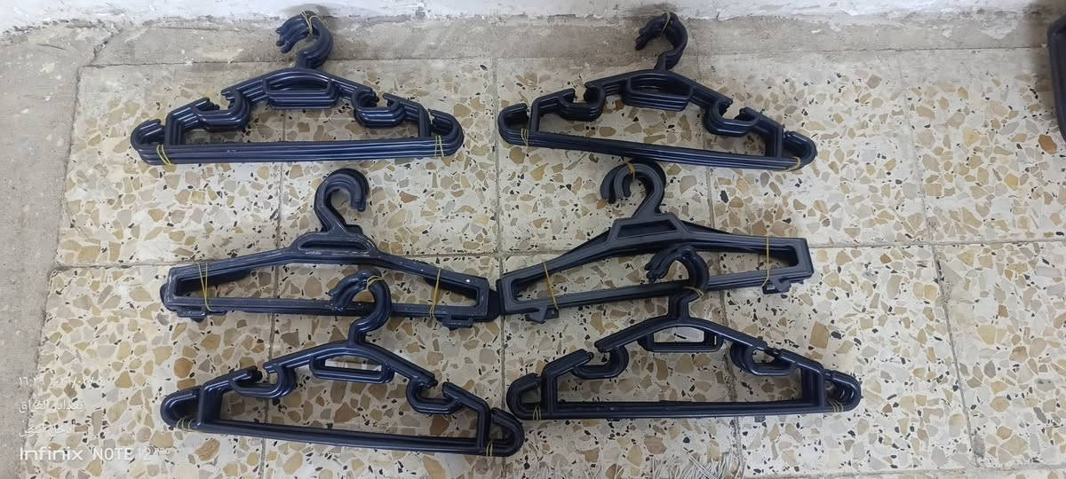 تعاليق ملابس العدد 350 قطعه عنواننا بغداد مدينه الصدر ***********
