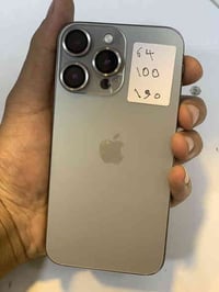 ايفون اكس آر محور ١٥برو   بطاريه ١٠٠   الجهاز نضيف كلش قبل ٤ أيام من ا...