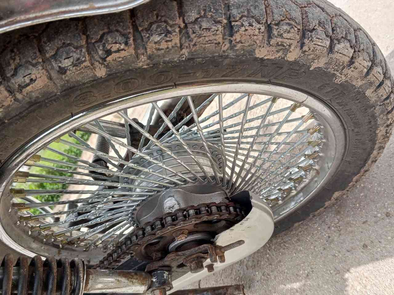 السلام عليكم دراجه للبيع موديل 21 مكاني الحمزه الغربي قرب شركه الاتحاد السعر 325 بها مجال///***********
