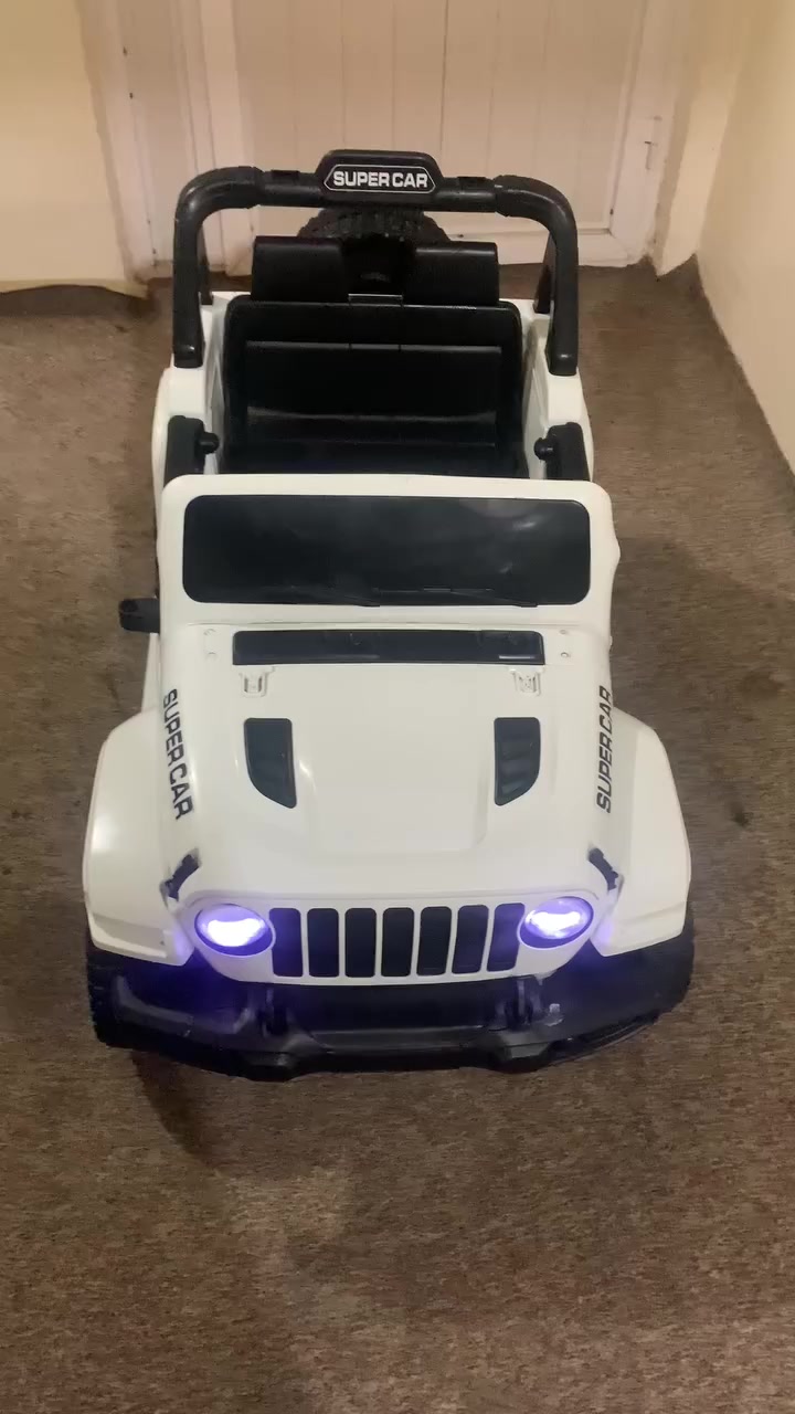 بۆ فرۆشتن: سەیارەی منداڵان Super Car 🏎️
• بەشەرت: پاتری، شەحن، سلف، هۆڕن و گۆرانی (هەمووی کار دەکات).
• تایبەتمەندی: چوار تەکەر دەبڵ سپرینگە (بۆ هەموو جۆرە زەوییەک).
• پاکی: زۆر خاوێنە و مەرجی پاکی لەگەڵە.
• گەیاندن: بۆ ناو هەولێر و دەوروبەری بەخۆڕاییە 🚚.
نرخ: [100 هەزار ] (تەنزیلی تێدایە).
بۆ پەیوەندی: [***********]
