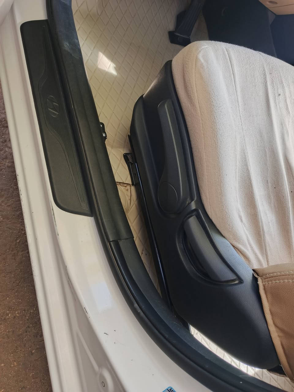 سلام عليكم ورحمه الله وبركاته 
للبيع النترا موديل ١٣ خليجيه مكفولة من الصبغ وتبديل 
رقم بابل إنكليزي باسمي دخول هزه جديده وبيه سونار 
الاستفسار رقم الهاتف *********** هذا رقم بي واتساب
السعر ١٢٢ وبيه مجال
