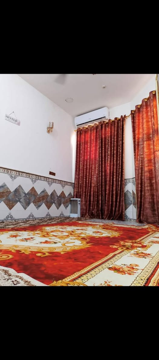 سلامو عليكم بيت مساحته 100 بنأ حديث درجه ولهه بنه جديد حي الموضفين قرب شيشان خدمات كلهه جديده سعر 100 مطلب سكان 15 نبيعهه مصفر تستلم طابو يطلع عليك 85 تاخذ طابو بسمك فقد تواجد عله رقم ‏‪***********‬‏
