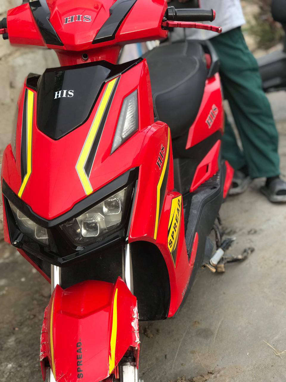 السلام عليكم دراجه شحن للبيع نـوعHIS  دراجه جديده ومناقصها شي اسنخدام قليل  لايتات زنون مثبت سرعه اشاير يمنه يسره دبل اشاره دراجه جديده معنى الكلمه سرعه 80 حقيقيي
السعـر... 800 وبيها مجال للشراي  للاستفسار الاتصال على الرقم او مراسله الصفحه *********** متوفر وأتساب 
 جاملغ امامي بي فطر ومصلح 
العنوان بغداد ابو غريب
