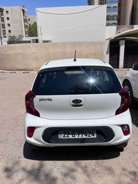 بيكانتو موديل 2020 ماشية 25 الف  مكفوله من الصبغ بيه طخه خفيفه بالجامل...