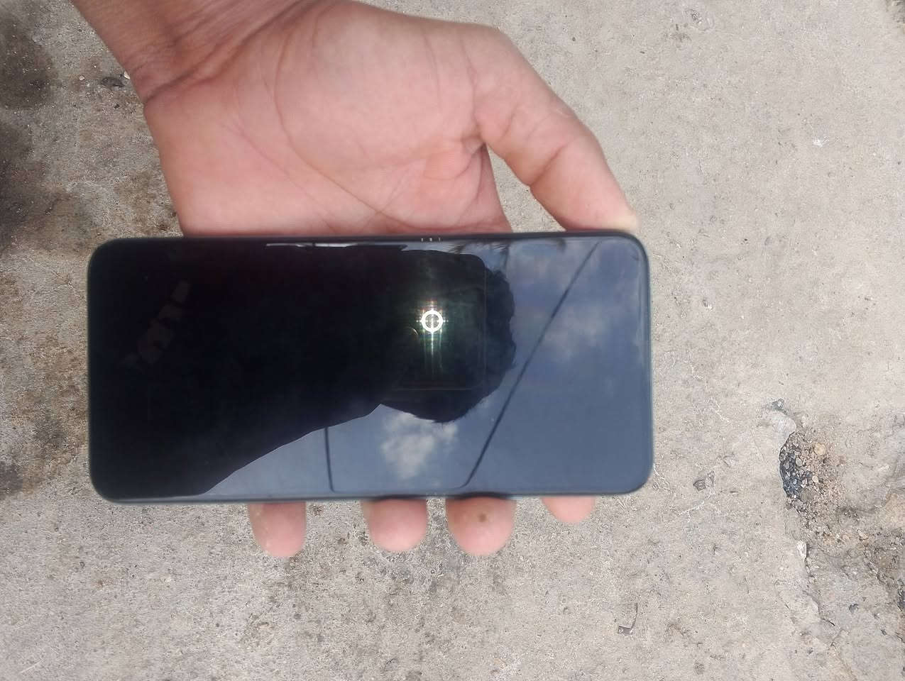 هواوي واي 9 شغال الضهر  مكسور ب70.
انفنكس هوت 40 شغال شرط مضيف ب 90.
كلكسي g7 شغال نضيف ب30.
للاستفسار علق او اتصل السماوه/***********
