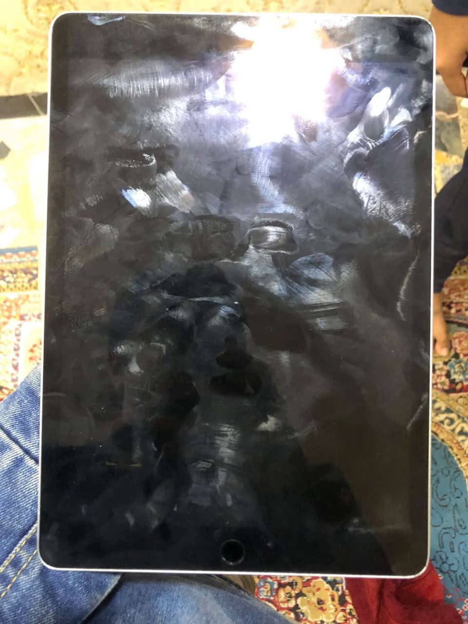 ايباد9للبيع كارتونة وشاحنة الاصلية موجوده بي خلل واحد بس المايك عطلان وتكدر تسوي اما غير المايك مابي اي شي تجي تفحص بالبيت وتشوفه وتاخذه سعره 250وبي مجالورقمي هذا ***********
