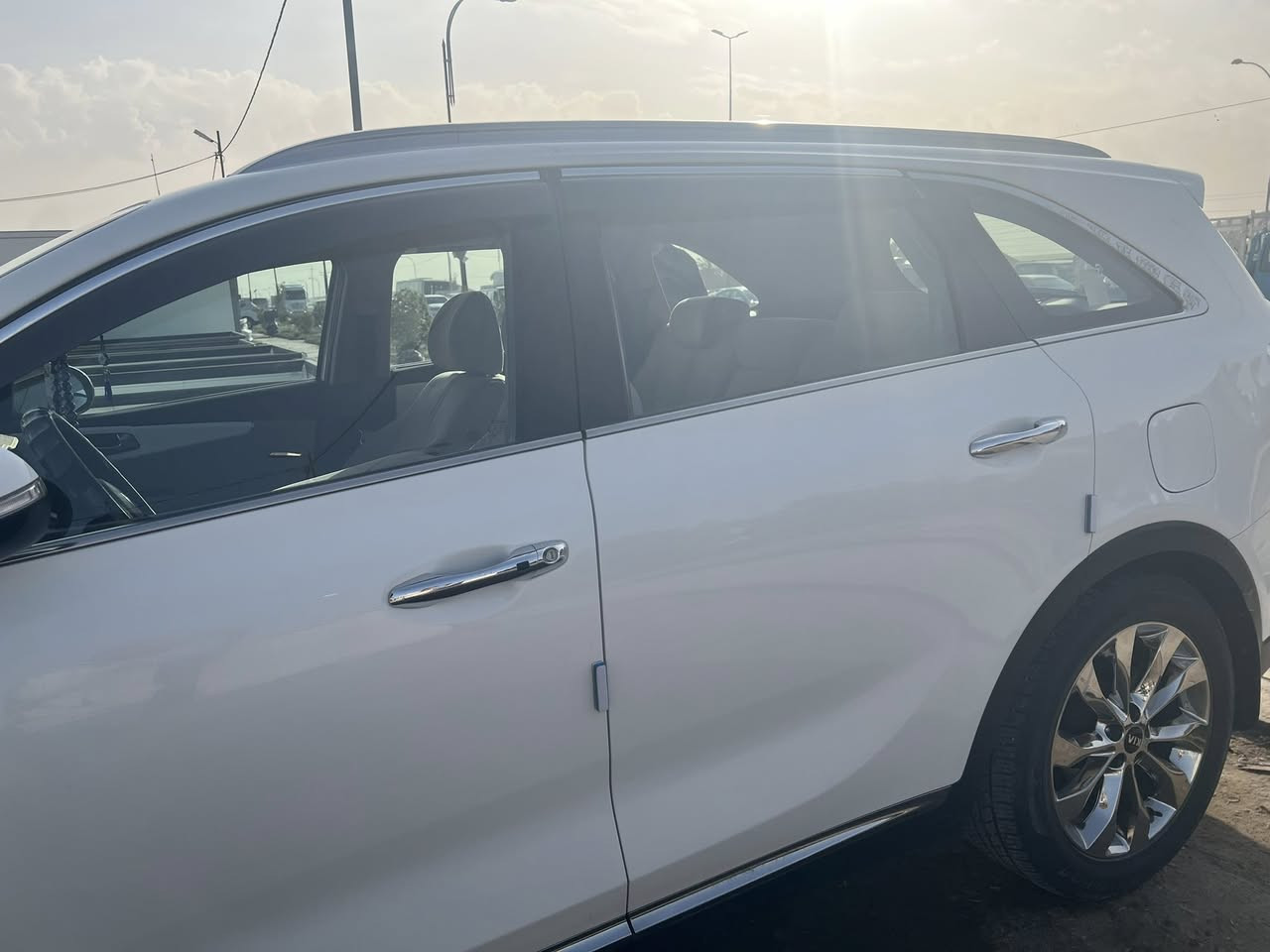 السلام عليكم ورحمه الله
للبيع كيه سورنتو 
موديل 2020 
ماشيه 6 6 حقيقي 
يشهد الله اسبير مانازل 
خمسه ويل كب 
رقم بغداد دولي بسمي سنويه و هزه جديديه 
كفاله عامه عدى شبر بارد موضح بالصور 
مدوشمه بالكامل 
المكينه سته سلندر           3600 ممفتوح بيه برغي 
المواصفات حساسات خلفي اماي 
جنطه كهرباء شفط 
اشاير بالمري 
كامره خلفيه 
سبعه راكب 
تبريد 3 قطع 
ثلاثة انضمة قياده 
مري شفط + اشاره
*********** كربلاء  السعر خاص
