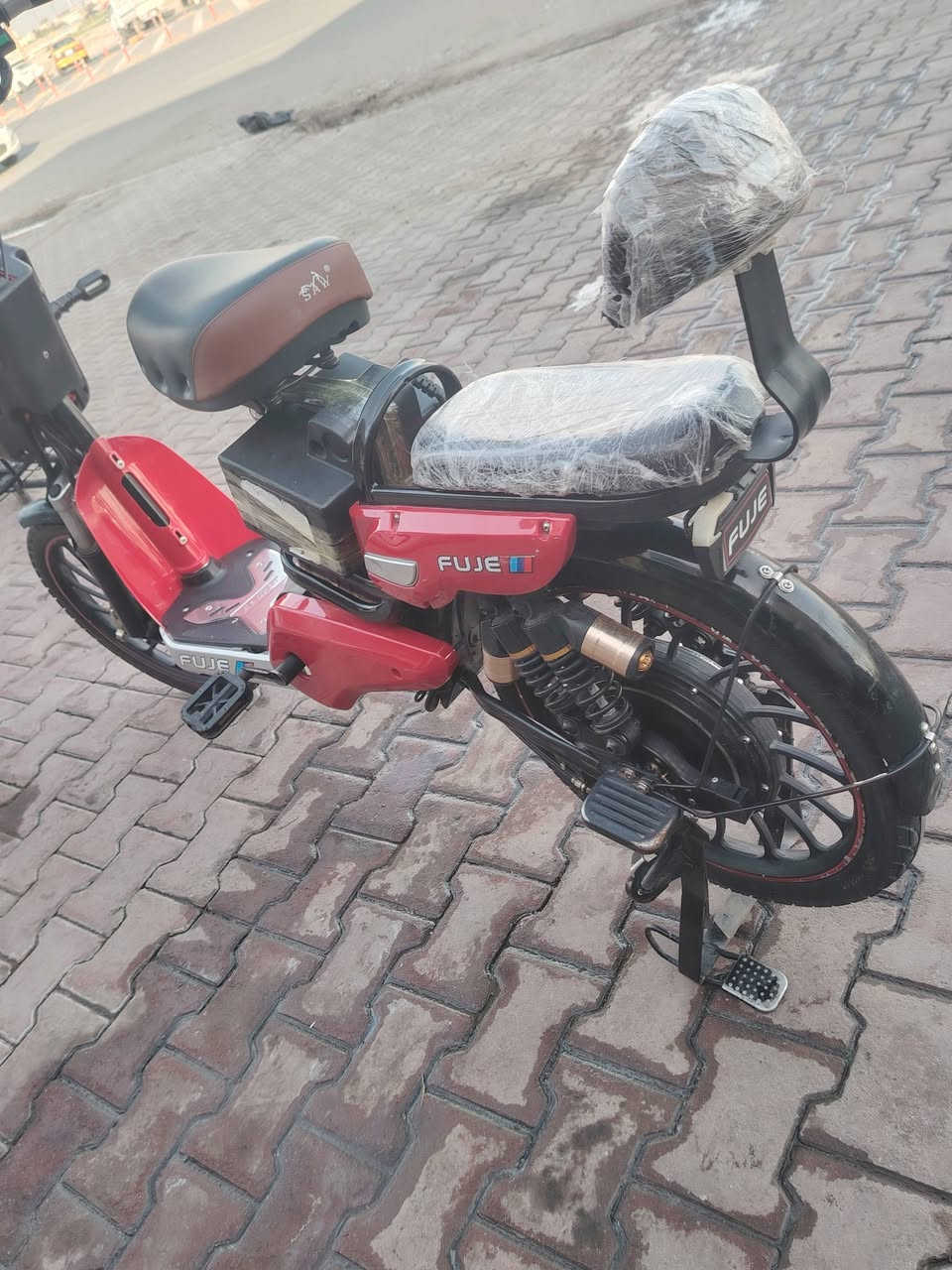 سلام عليكم عندي هذه بايسكل شحن حجم 20 مابي اي عيب كهربائيات كوله شغال بطاريه جديد اربع بطاريات موديل 2024 مابي اي عيب سعره 400 او بي مجال اي استفسار تعال خاص


**إذا كنت صاحب هذا الإعلان وتريد حذفه لأي سبب، رجاءا أرسل رسالة إلى الدعم الفني**