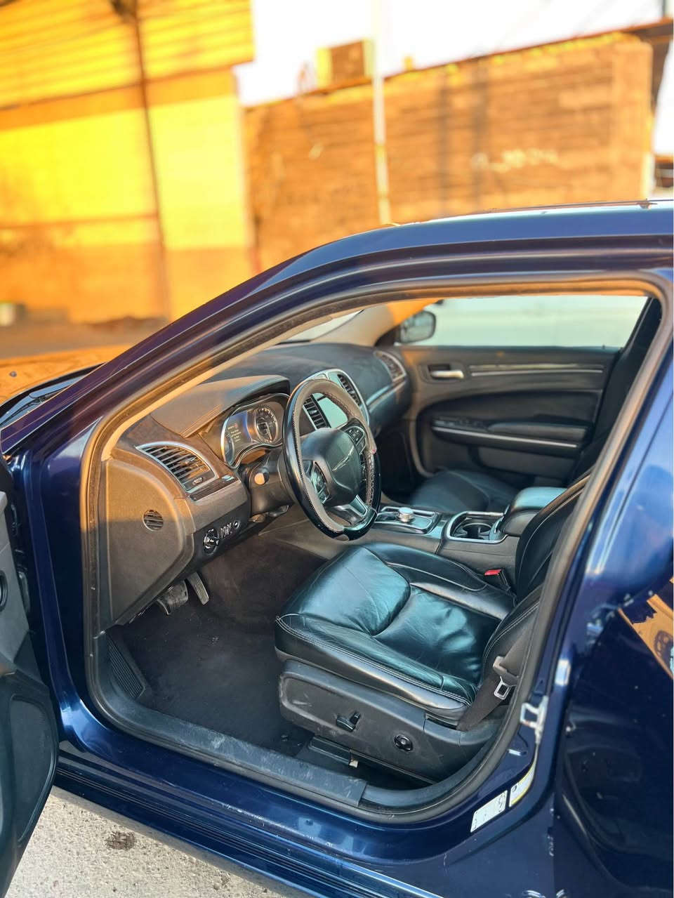 اوباما كرايسلر c300 للبيع 20 اصل 17 تحويل ثاني يوم محرك وكير جدد تخم تايرات حدادية جديد تبريد ثلج راديتر هيمي ماكو اي حماوة ماناقصهه شي فقط ترتيبات بسيطة حادثهه بنيد وجاملغ وبيهه بابين كلير من امريكا باب السايق والصدر 
سعرهه 165وبيهه مجال للشراي 
للاستفسار *********** المدينة, البصرة
