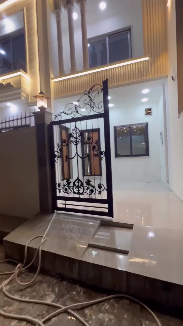 …………. للبيع ……..…….

دار  في حي الملايين الأولى / قرب معمل الاخشاب 

المساحة البيت 155متر  ركن  واجهه 8م

الطابق الاول غرفتين نوم واستقبال وهول ومطبخ وصحيات 

الطابق الثاني ثلاث غرف نوم  وحده سويت وهول وصحيات 
الاستفسار 
***********  
***********
