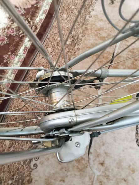 سلام وعليكم بايسكل بناتي للبيع كير وحساس مال حاويه كير داخلي 3 نمر وياله سل ستيل بي قفل خلفي وقفل امامي استيرن بايسكل حجم 26 كلشي شغال بي ربع متصرف عليه لون رصاصي السعر 135 وبي مجال للطيبين مكاني بغداد شهداء البياع الاتصال على الرقم *********** متواجد واتساب ومازنجر
