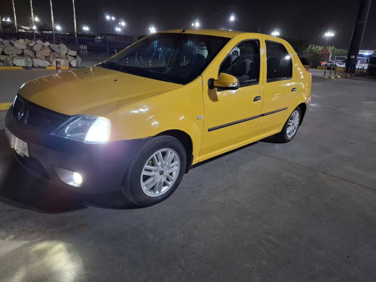 سلام عليكم  رينو لوكان  اوتماتيك بلادي موديل 2017 السياره جديده ممشتغله تكسي باور ستيرن ابلادي  رقم بغداد دولي  تخم تاير جديد صدر جديد سنترلوك اربع بيبان جام كهربائي اربع بيبان  السياره عليه ادامه كامله السياره احلا من الصور مكينه كير شركه بلادي منضومه تبريد بلادي ثلج مصفره هيئة وغرامات السنويه بسمي  لل 31 المكان بغداد الدوره  السعر 67 وبيها مجال كلش بسيط للستفسار الرقم*********** غير متواجد على الفيس
