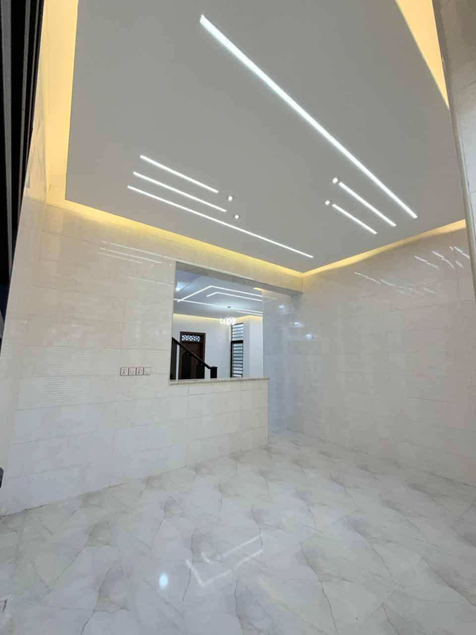 يعلن مكتب الاصدقاء للعقار ولمقاولات العامه 🕌🤑🤑

بيت البيع مساحته 150 متر طابوزراعي سند 25اقرار محكمه ثاني يوم مداور 🏡🏡🏡🤑
.
كافت الخدمات ماء /كهرباء /مدارس حكوميه وهليه /شوارع تبليط الحد الباب /

البيت يتكون من كراج كبير /ستقبال /صاله /مطبخ /غرف نوم عدد2 /حمامات خارجيه و دخليه /فول جيب مهندس وفحص🏡🏡🏡

البناء حديث /ساس وسقف صب مركزي البناء طابوك جمهوري ارضيات بورسلين جدران سيراميك هندي درجه اولى /تحفه فنيه/🏡🏡🏡البيت كمل مفتاح🤑

#الموقع /نجف شارع الصب عمود 317بل خط الاول يبعد عن شارع العام 150 متر

لاتصال على رقم (***********) واتساب
