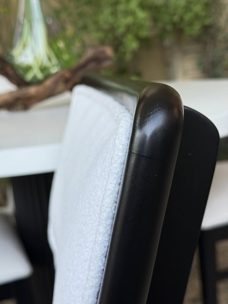 اخر قطعه مع التخفيض 👍👍👍
طاولة طعام من خشب السنديان الطبيعي يتحمل اعلى الاوزان صبغ حراري ايطالي قماش ايطالي اسفنج طبي صبغ حراري ايطالي 
للاتصال ***********
واتساب ***********
