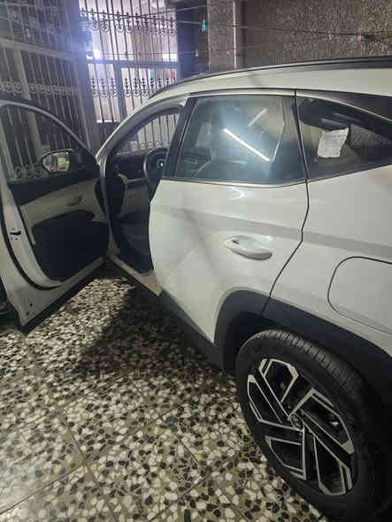 📌 للبيع: هيونداي توسان 2025 – الشكل الجديد
🔒 ضمان شركة القلم
🚗  24,000 كم فقط
📍 رقم بغداد
💰 السعر: 34,000,000 مليون دينار
📞 رقم الهاتف: ***********
المواصفات
دخول ذكي
تشغيل عن بُعد
صندوق خلفي كهربائي
Auto Hold

فرامل يد إلكترونية
شحن هاتف لاسلكي
حساسات أمامية وخلفية
تحكم ستيرن + أوامر صوتية
شاشة مع Apple CarPlay
كاميرا خلفية دوّارة
ويل 19
مكفوله من الصبغ والتبديل
